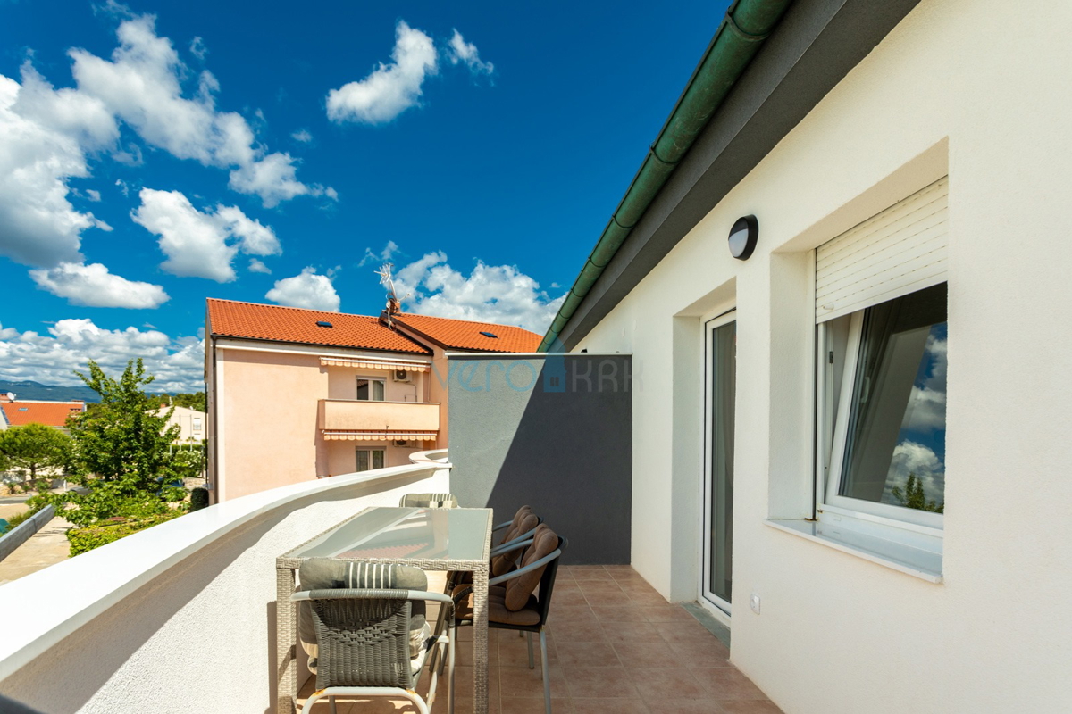 Uvala Soline, isola di Krk, casa bifamiliare con piscina a 100 m dal mare, vendita