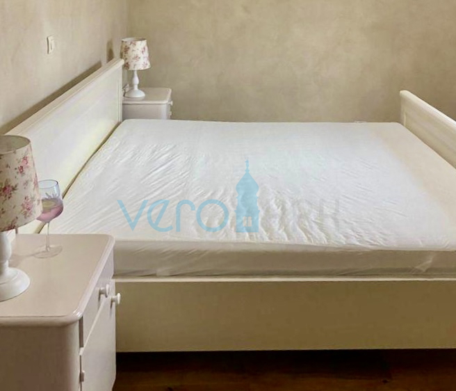 Krk, dintorni, Casa bifamiliare 135m2 con piscina e vista mare, in vendita