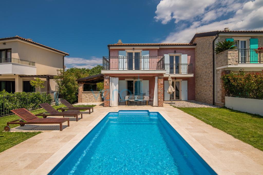 Krk, dintorni, Casa bifamiliare 135m2 con piscina e vista mare, in vendita