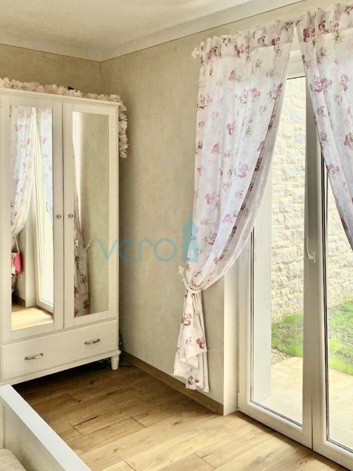 Krk, dintorni, Casa bifamiliare 135m2 con piscina e vista mare, in vendita