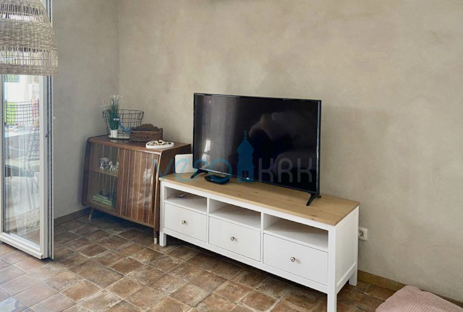 Krk, dintorni, Casa bifamiliare 135m2 con piscina e vista mare, in vendita