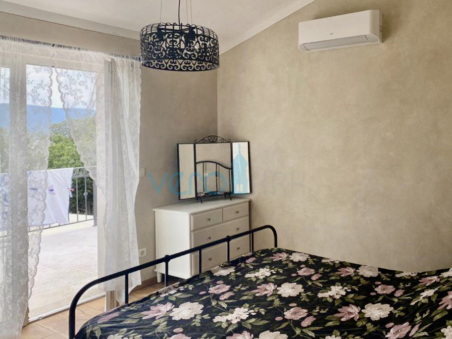 Krk, dintorni, Casa bifamiliare 135m2 con piscina e vista mare, in vendita