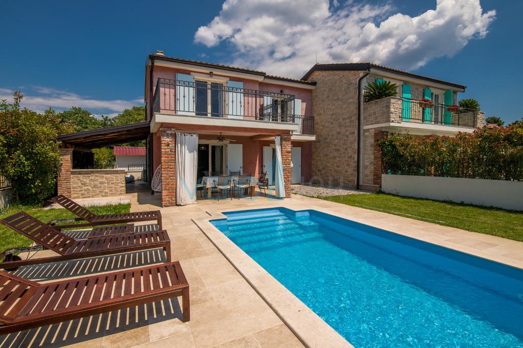 Krk, dintorni, Casa bifamiliare 135m2 con piscina e vista mare, in vendita