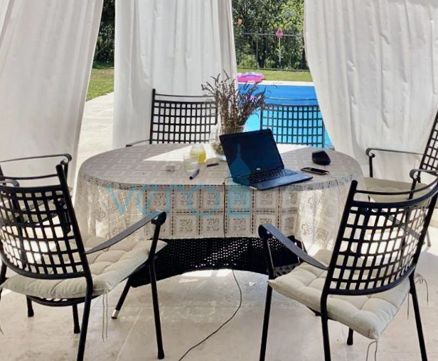 Krk, dintorni, Casa bifamiliare 135m2 con piscina e vista mare, in vendita