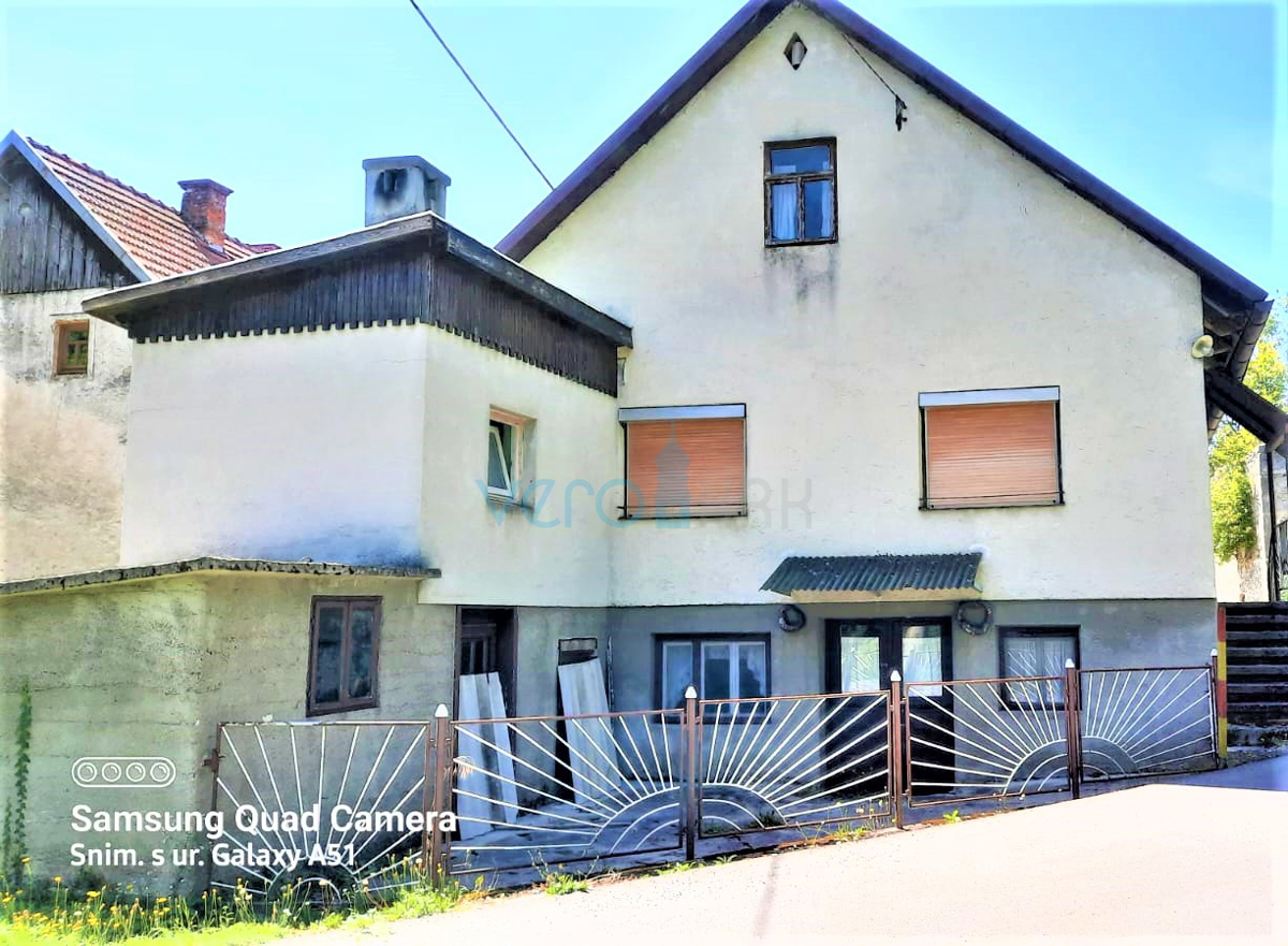 Brod Moravice - casa indipendente con due appartamenti e molto terreno, in vendita