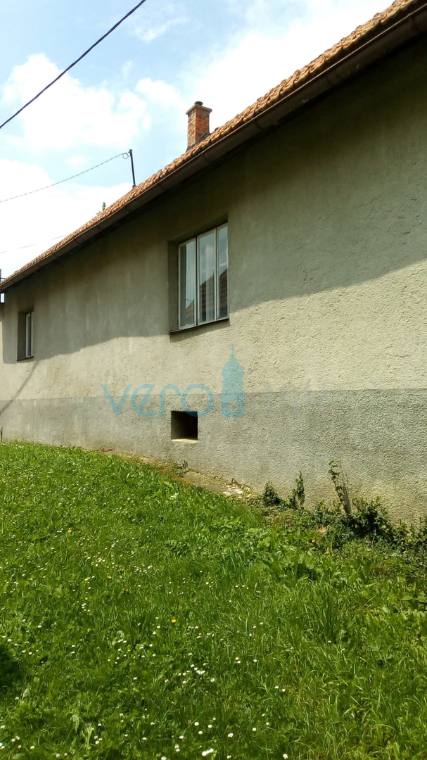 Brod Moravice - casa indipendente con due appartamenti e molto terreno, in vendita