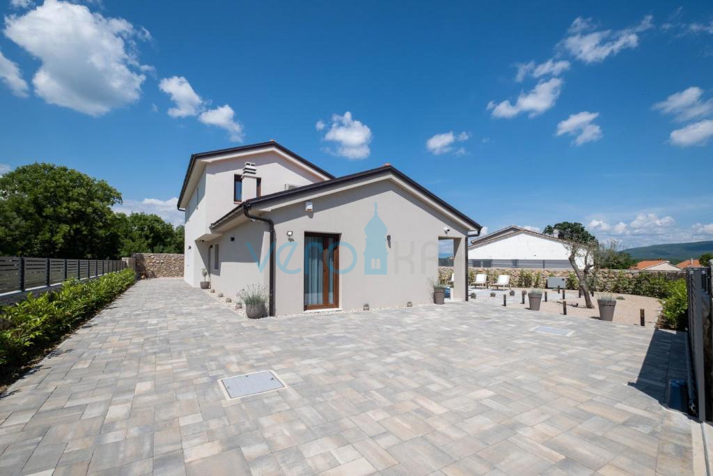 Isola di Krk, Città di Krk, ampio dintorni, moderna casa indipendente, piscina, giardino, vendita