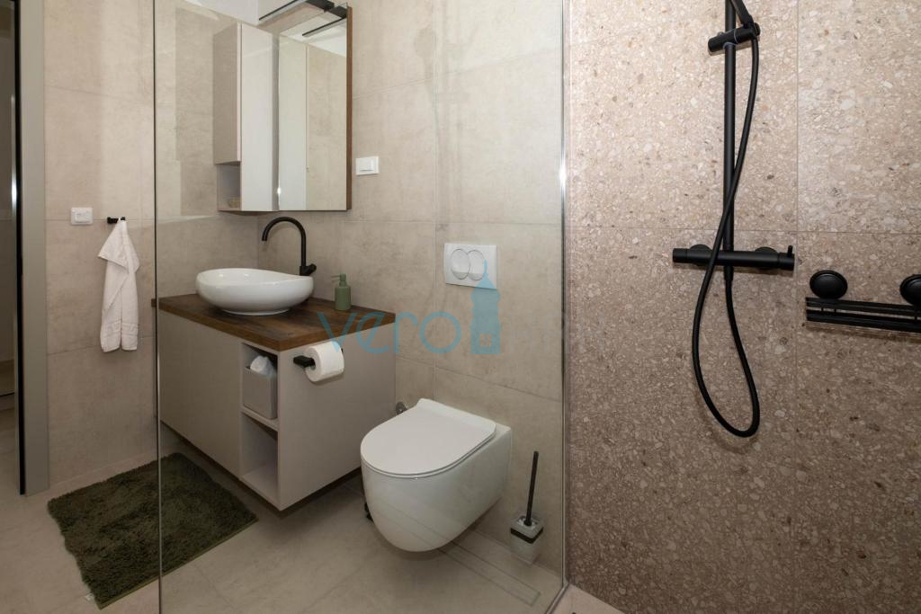 Isola di Krk, Città di Krk, ampio dintorni, moderna casa indipendente, piscina, giardino, vendita