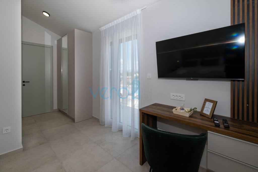 Isola di Krk, Città di Krk, ampio dintorni, moderna casa indipendente, piscina, giardino, vendita