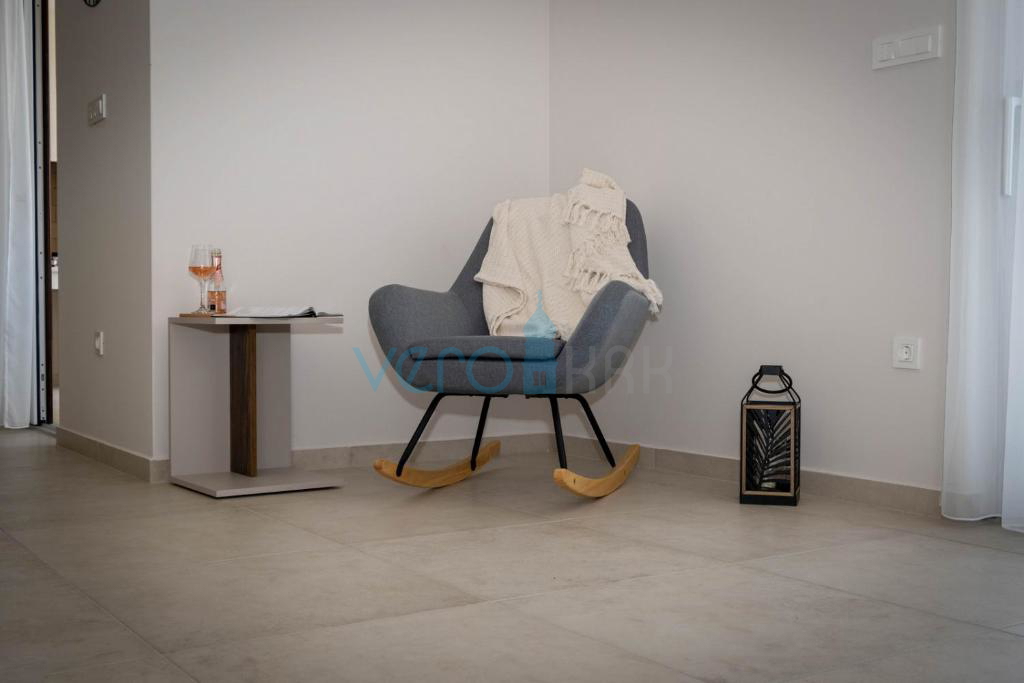 Isola di Krk, Città di Krk, ampio dintorni, moderna casa indipendente, piscina, giardino, vendita