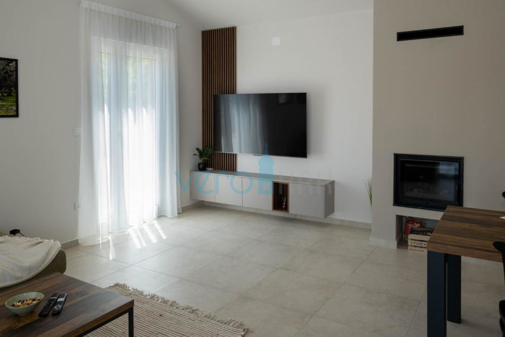 Isola di Krk, Città di Krk, ampio dintorni, moderna casa indipendente, piscina, giardino, vendita