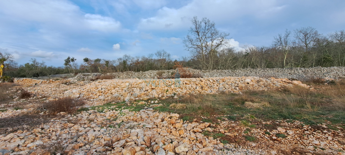 Malinska, isola di Krk, terreno edificabile di 852 m2 con vista mare, vendita