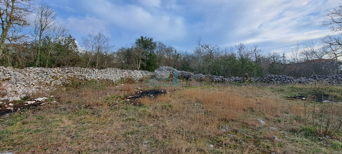 Malinska, isola di Krk, terreno edificabile di 852 m2 con vista mare, vendita