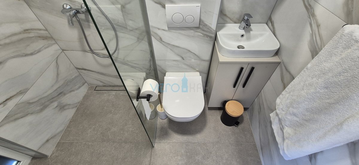 Isola di Krk, Malinska, moderna villa indipendente di nuova costruzione, vista, piscina, vendita