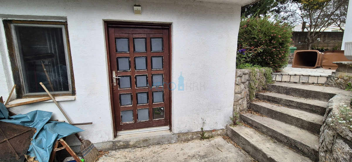 Città di Krk, isola di Krk, casa bifamiliare con 3 appartamenti, vista, giardino, vendita