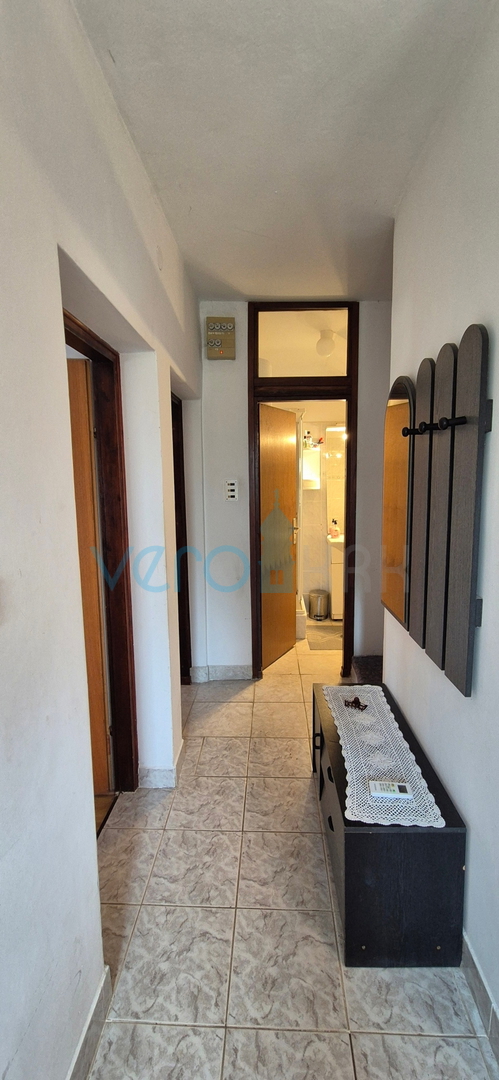 Città di Krk, isola di Krk, casa bifamiliare con 3 appartamenti, vista, giardino, vendita