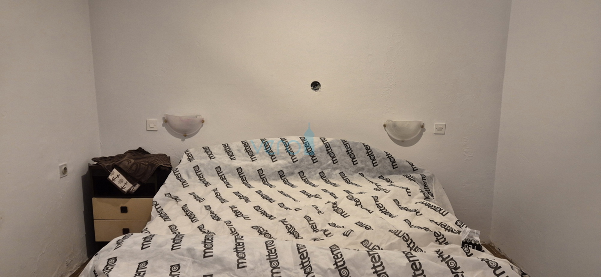 Città di Krk, isola di Krk, casa bifamiliare con 3 appartamenti, vista, giardino, vendita