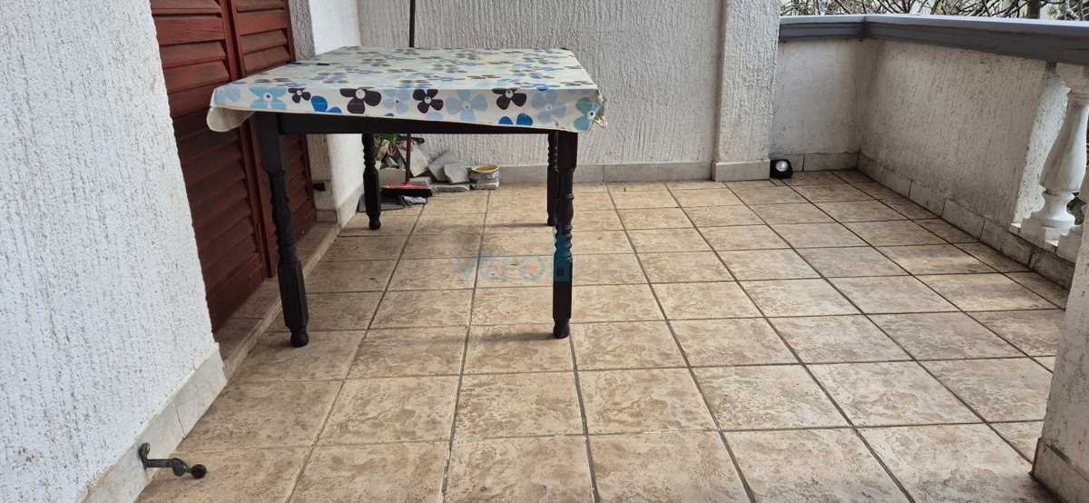 Città di Krk, isola di Krk, casa bifamiliare con 3 appartamenti, vista, giardino, vendita