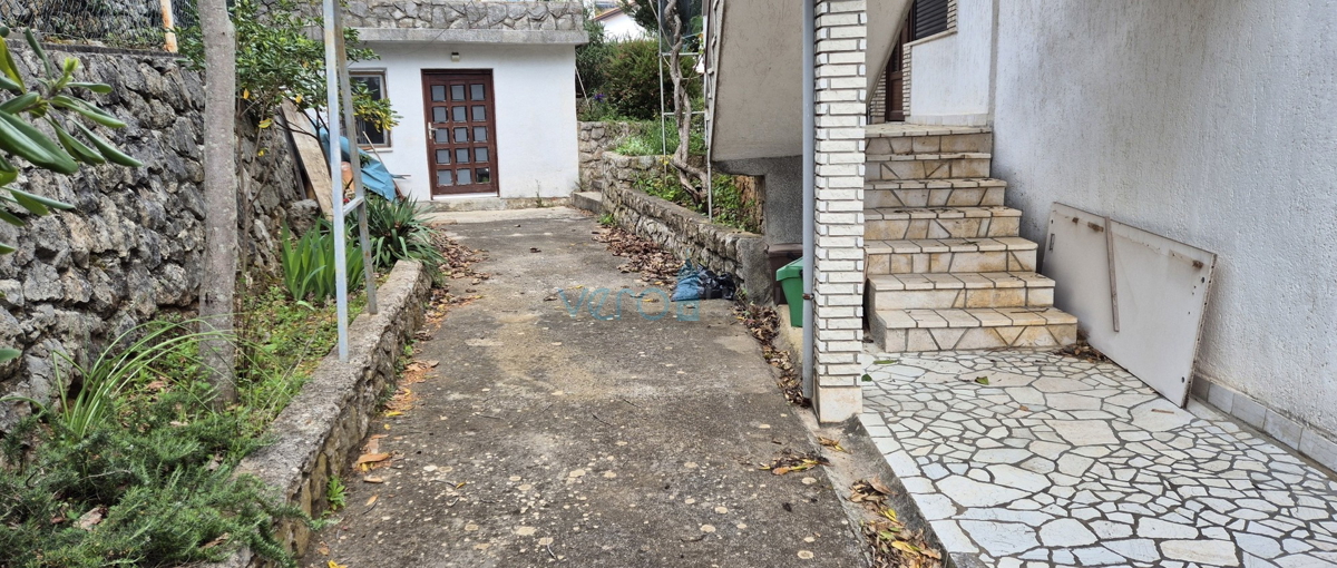 Città di Krk, isola di Krk, casa bifamiliare con 3 appartamenti, vista, giardino, vendita