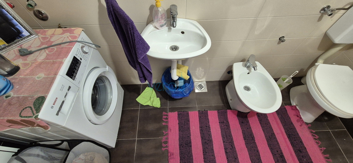 Città di Krk, isola di Krk, casa bifamiliare con 3 appartamenti, vista, giardino, vendita