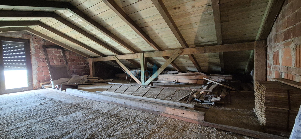 Città di Krk, isola di Krk, casa bifamiliare con 3 appartamenti, vista, giardino, vendita