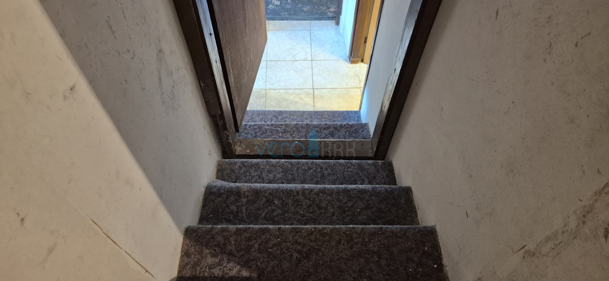 Città di Krk, isola di Krk, casa bifamiliare con 3 appartamenti, vista, giardino, vendita