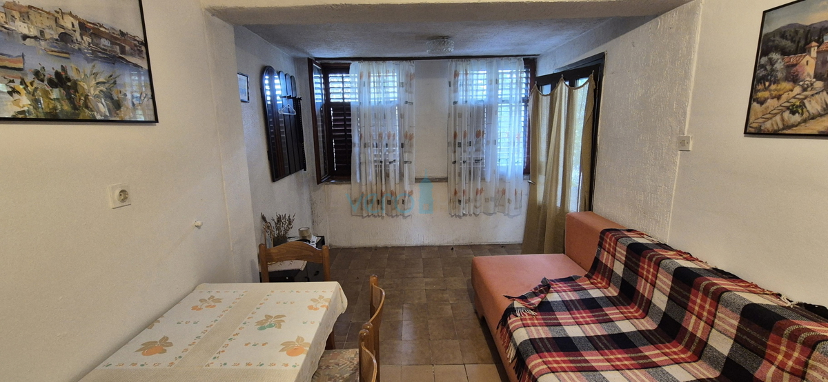 Città di Krk, isola di Krk, casa bifamiliare con 3 appartamenti, vista, giardino, vendita