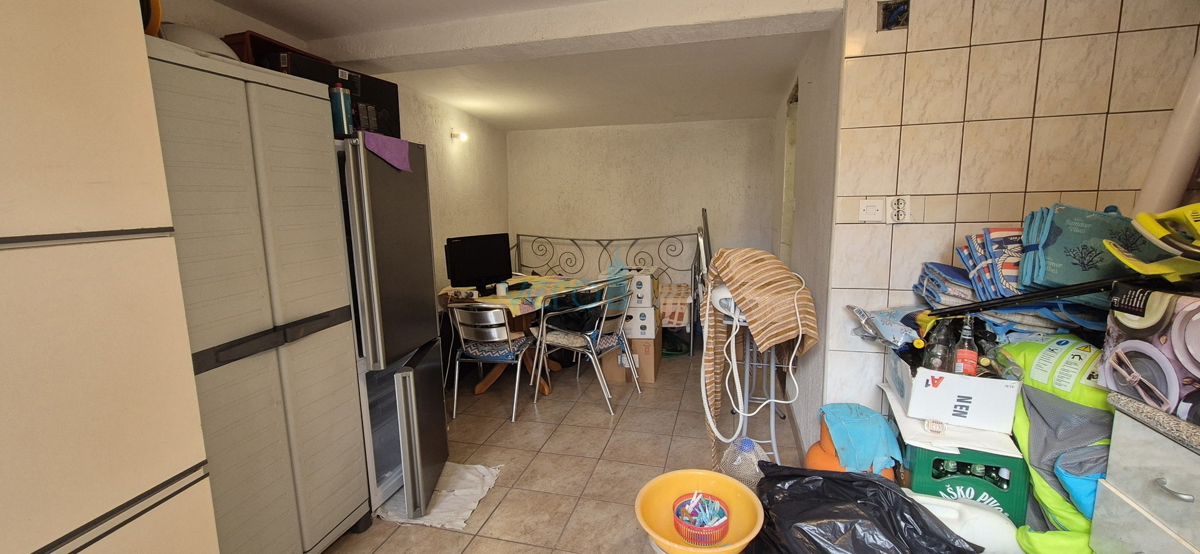 Città di Krk, isola di Krk, casa bifamiliare con 3 appartamenti, vista, giardino, vendita