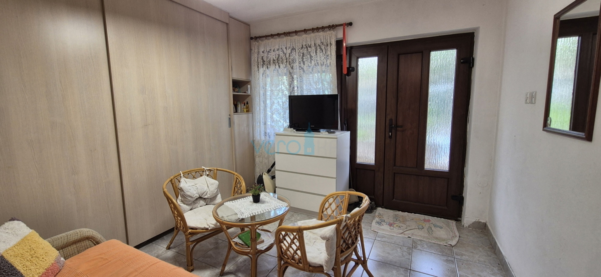 Città di Krk, isola di Krk, casa bifamiliare con 3 appartamenti, vista, giardino, vendita