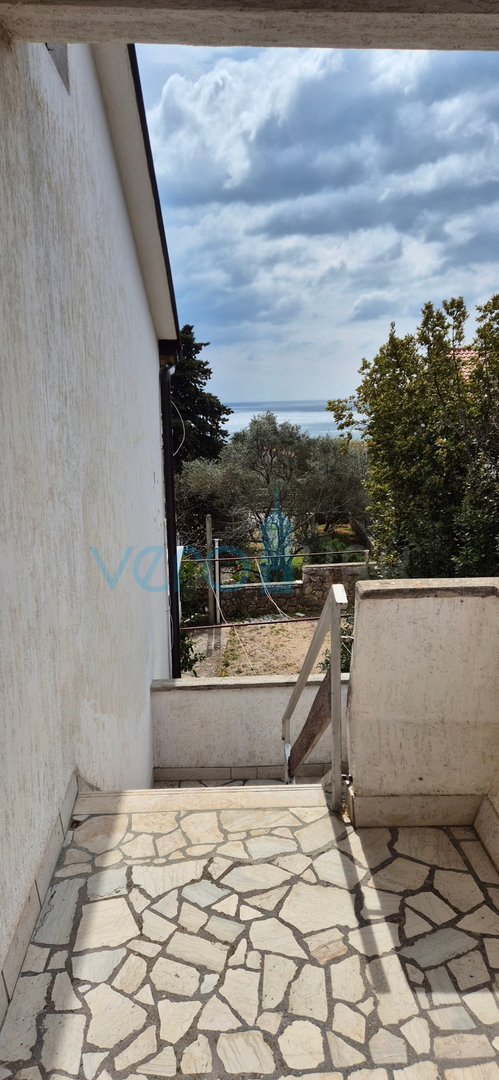 Città di Krk, isola di Krk, casa bifamiliare con 3 appartamenti, vista, giardino, vendita