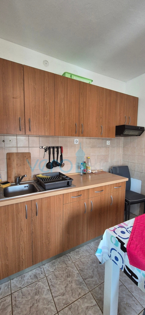 Città di Krk, isola di Krk, casa bifamiliare con 3 appartamenti, vista, giardino, vendita