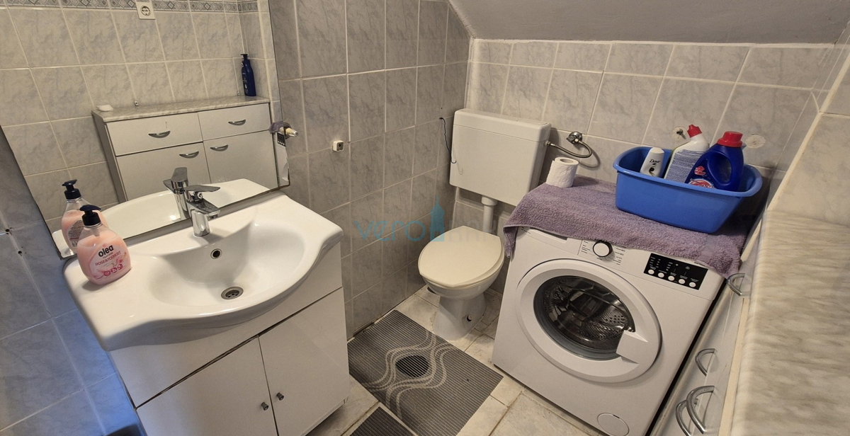 Città di Krk, isola di Krk, casa bifamiliare con 3 appartamenti, vista, giardino, vendita