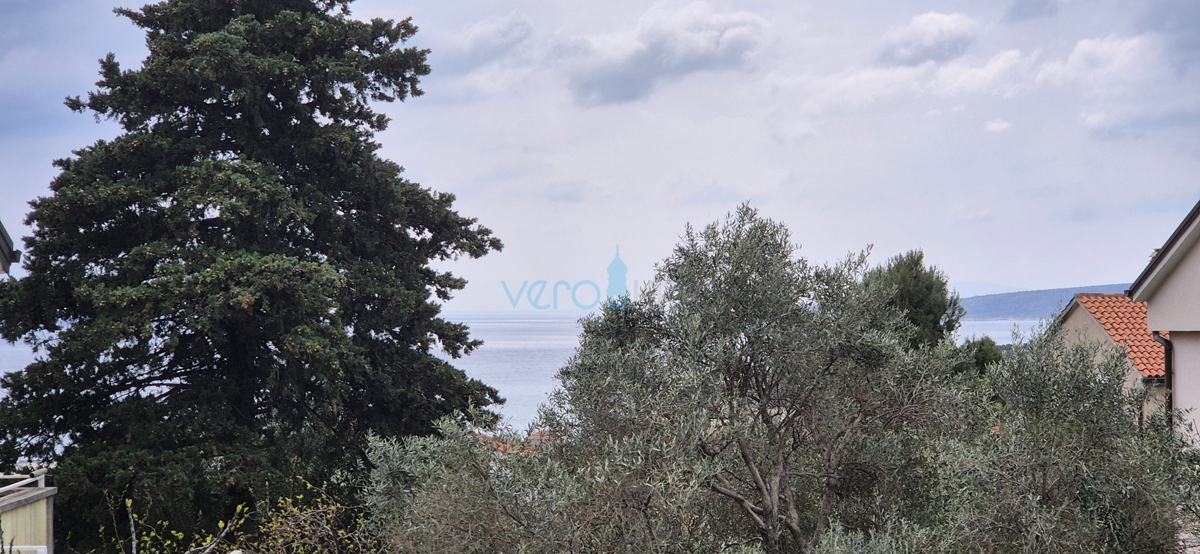 Città di Krk, isola di Krk, casa bifamiliare con 3 appartamenti, vista, giardino, vendita