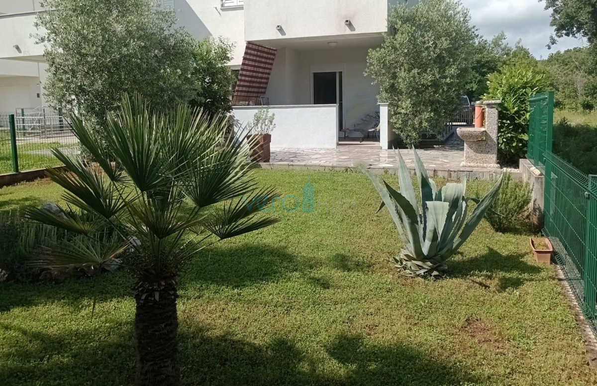 Šilo, isola di Krk, appartamento bilocale al piano terra, giardino 138 m2, vendita