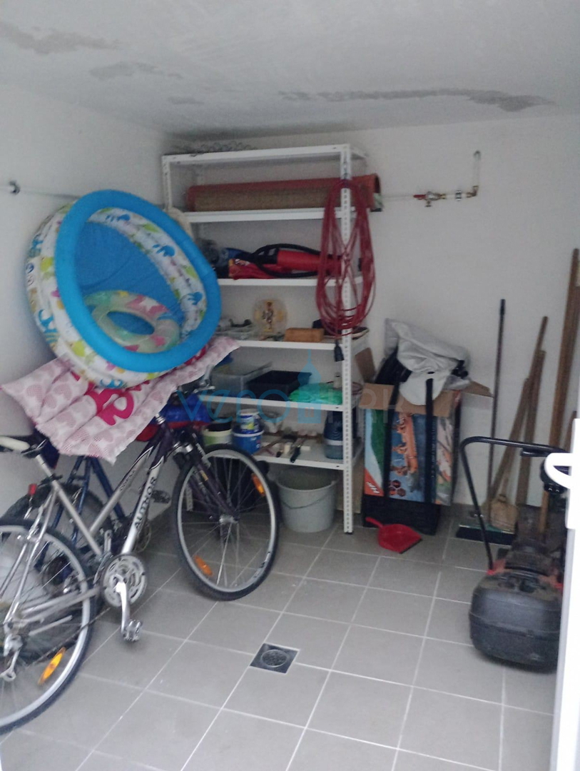 Šilo, isola di Krk, appartamento bilocale al piano terra, giardino 138 m2, vendita