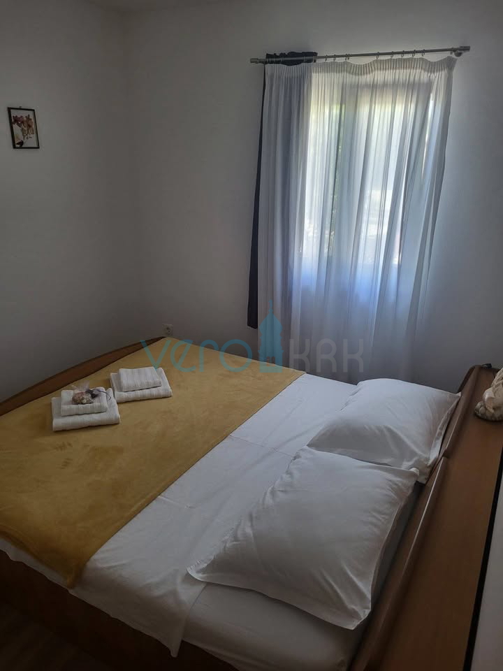 Isola di Krk, Njivice, appartamento bilocale con terrazza, superficie totale 72,46 m2, vista mare, in vendita