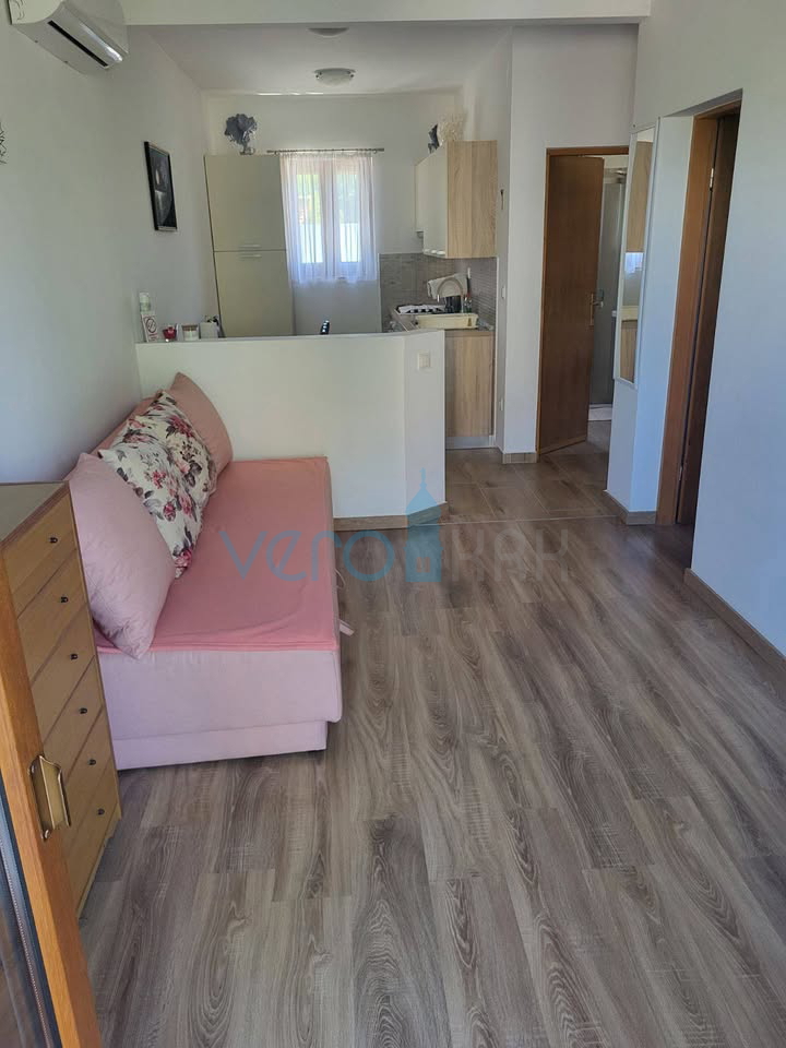 Isola di Krk, Njivice, appartamento bilocale con terrazza, superficie totale 72,46 m2, vista mare, in vendita