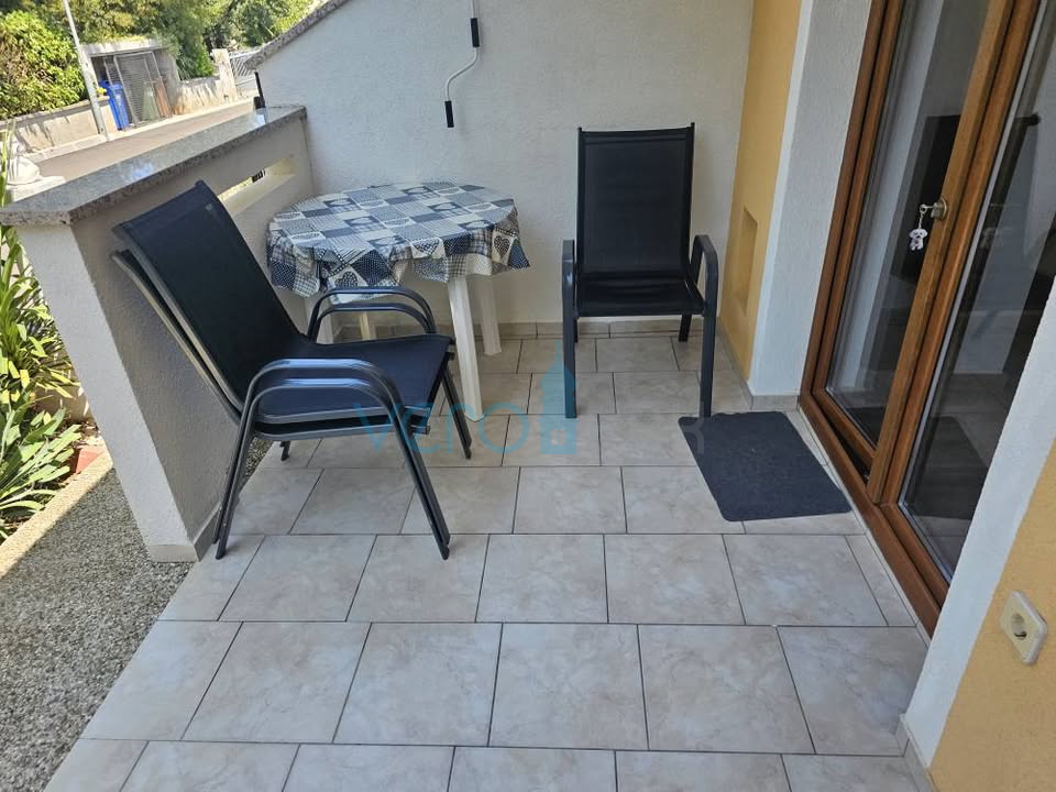 Isola di Krk, Njivice, appartamento bilocale con terrazza, superficie totale 72,46 m2, vista mare, in vendita