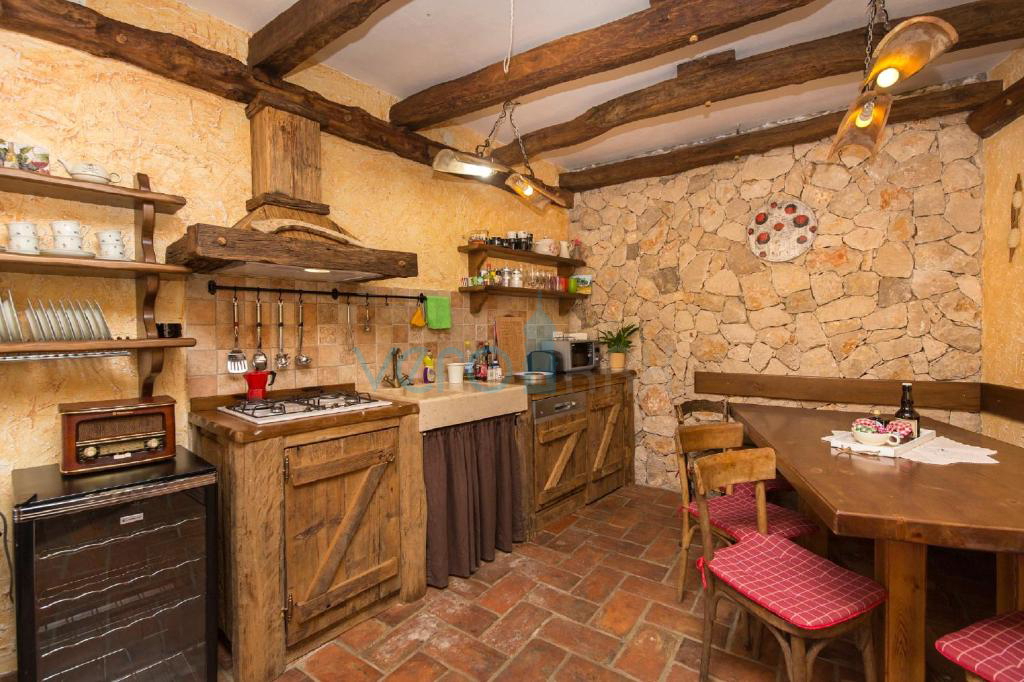 Opatija, Brseč, villa autoctona con vista aperta, in vendita