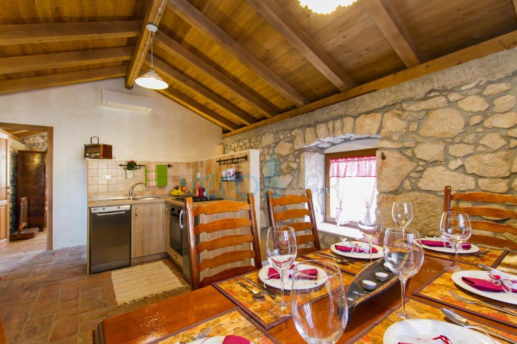 Opatija, Brseč, villa autoctona con vista aperta, in vendita