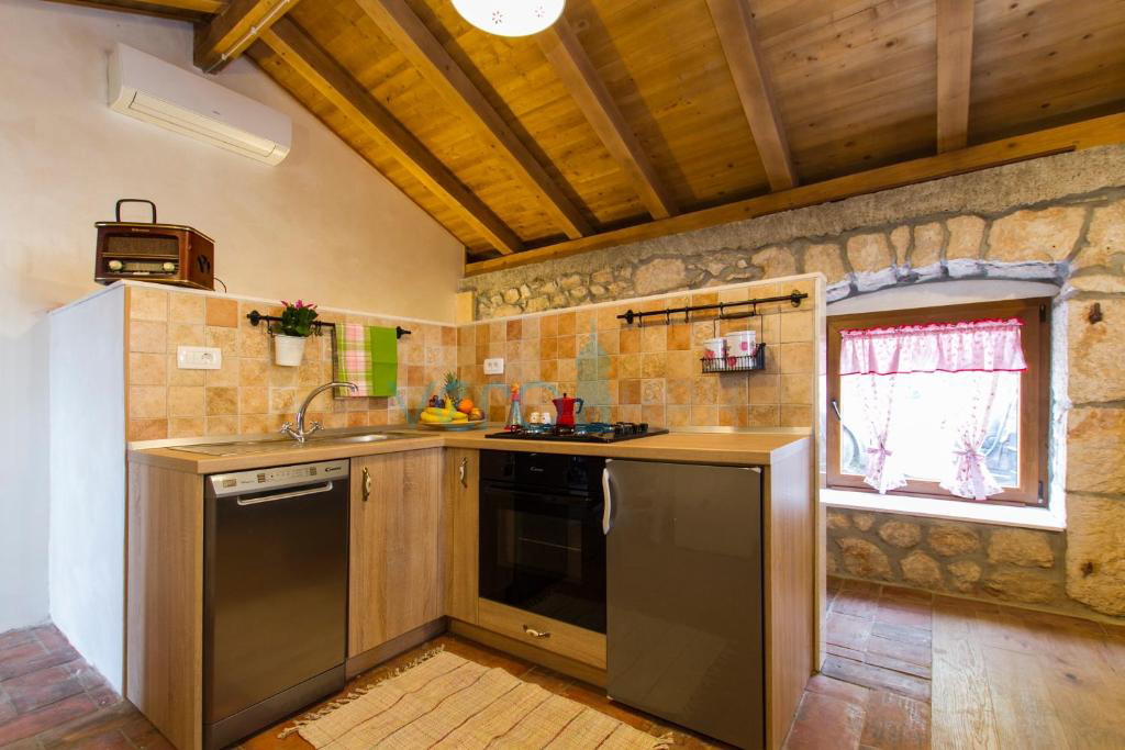 Opatija, Brseč, villa autoctona con vista aperta, in vendita