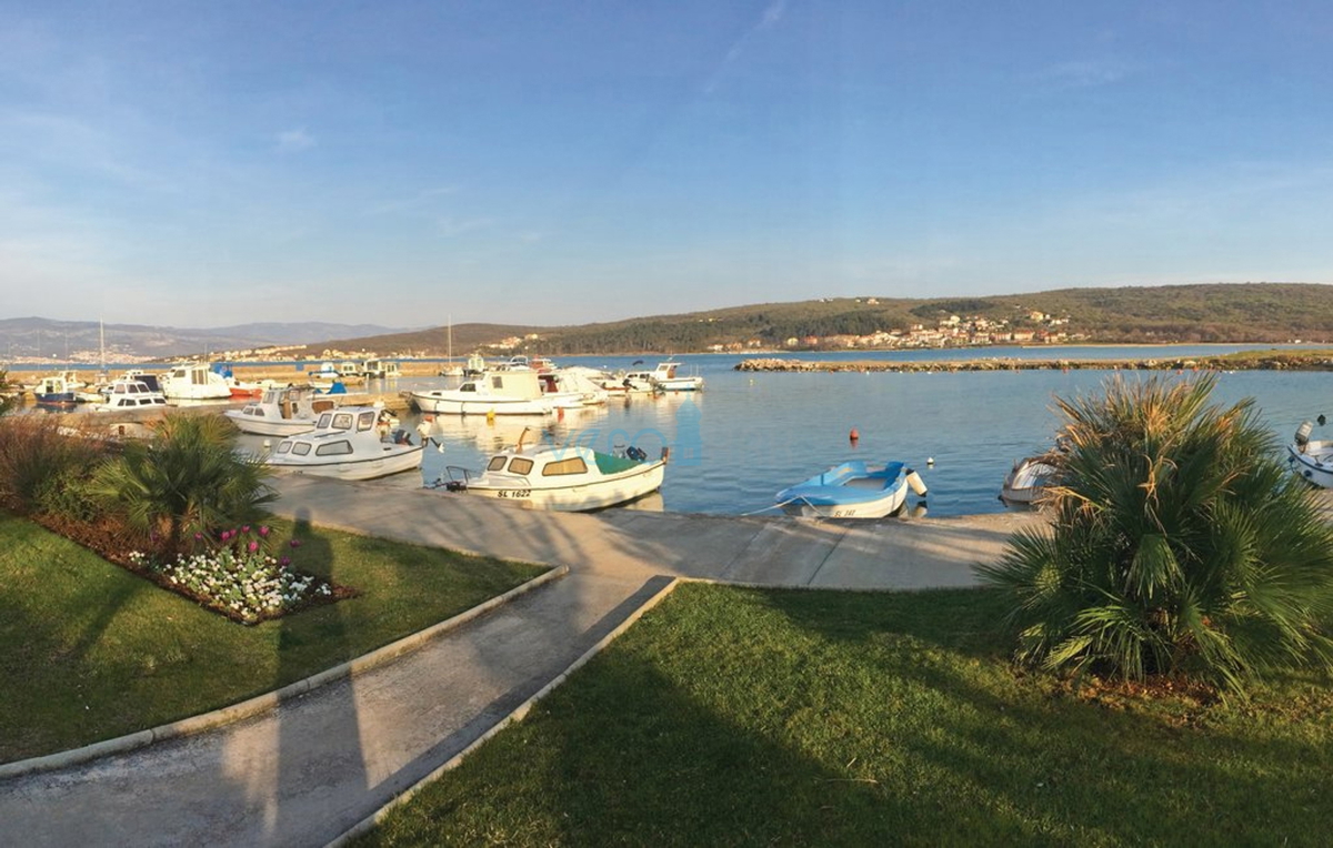 Čižići, isola di Krk, appartamento su due livelli di 83 m2 con vista mare, vendita, affitto