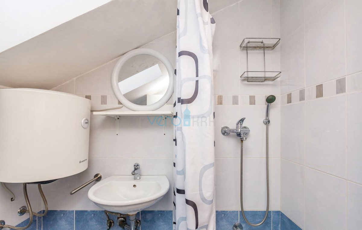 Čižići, isola di Krk, appartamento su due livelli di 83 m2 con vista mare, vendita, affitto