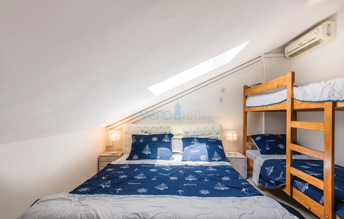 Čižići, isola di Krk, appartamento su due livelli di 83 m2 con vista mare, vendita, affitto