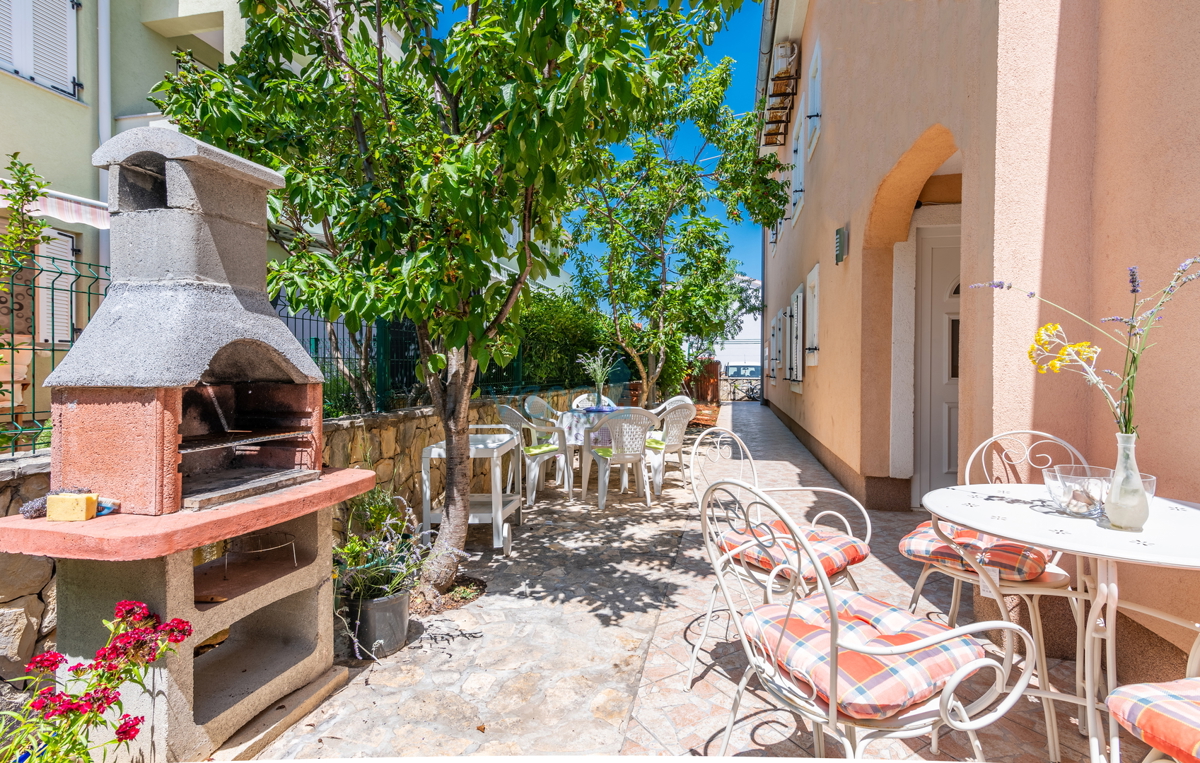 Čižići, isola di Krk, appartamento su due livelli di 83 m2 con vista mare, vendita, affitto