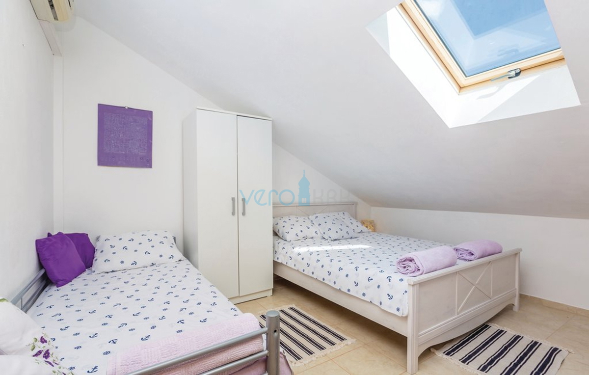 Čižići, isola di Krk, appartamento su due livelli di 83 m2 con vista mare, vendita, affitto