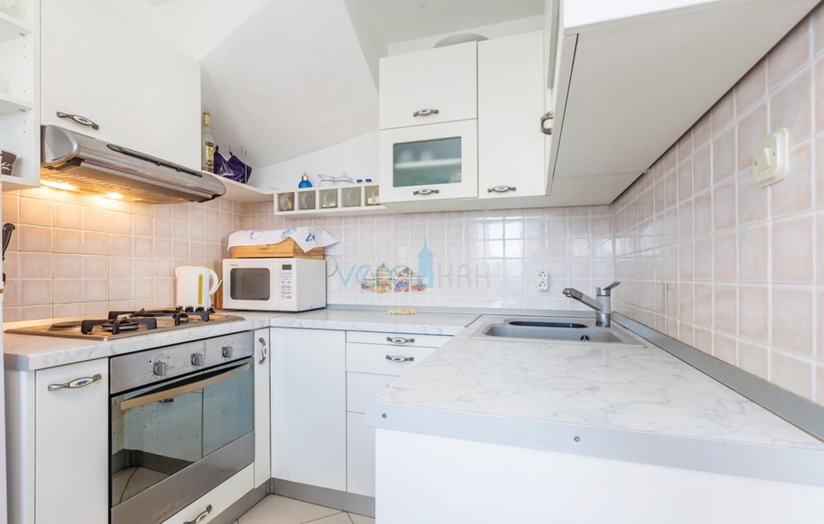 Čižići, isola di Krk, appartamento su due livelli di 83 m2 con vista mare, vendita, affitto