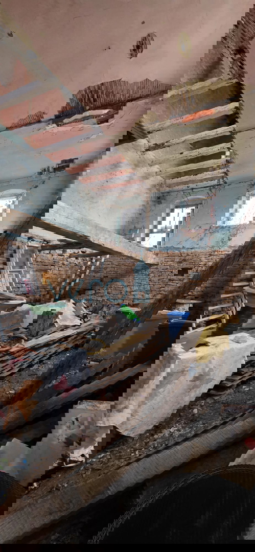 Istra, Oprtalj, proprietà 1307 m2, due case con terreno, vendita