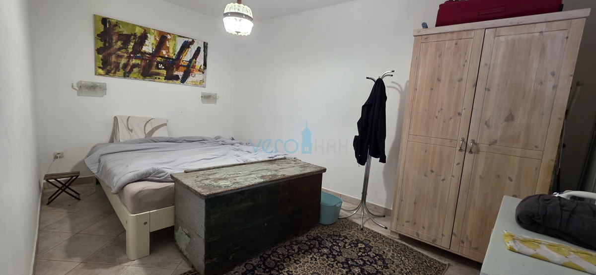 Istra, Oprtalj, proprietà 1307 m2, due case con terreno, vendita