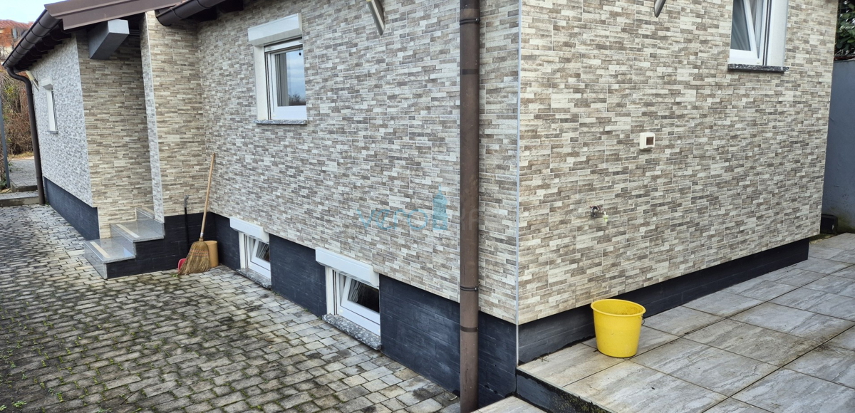 Istra, Buje, periferia, villetta indipendente al piano terra al confine della zona edificabile, vendita